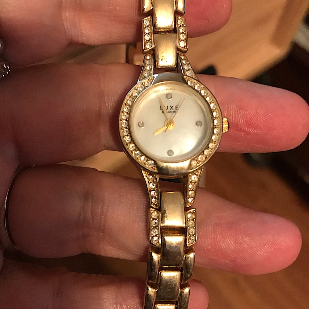 New worn a couple of times Diamonds in middle 4 on face of watch.